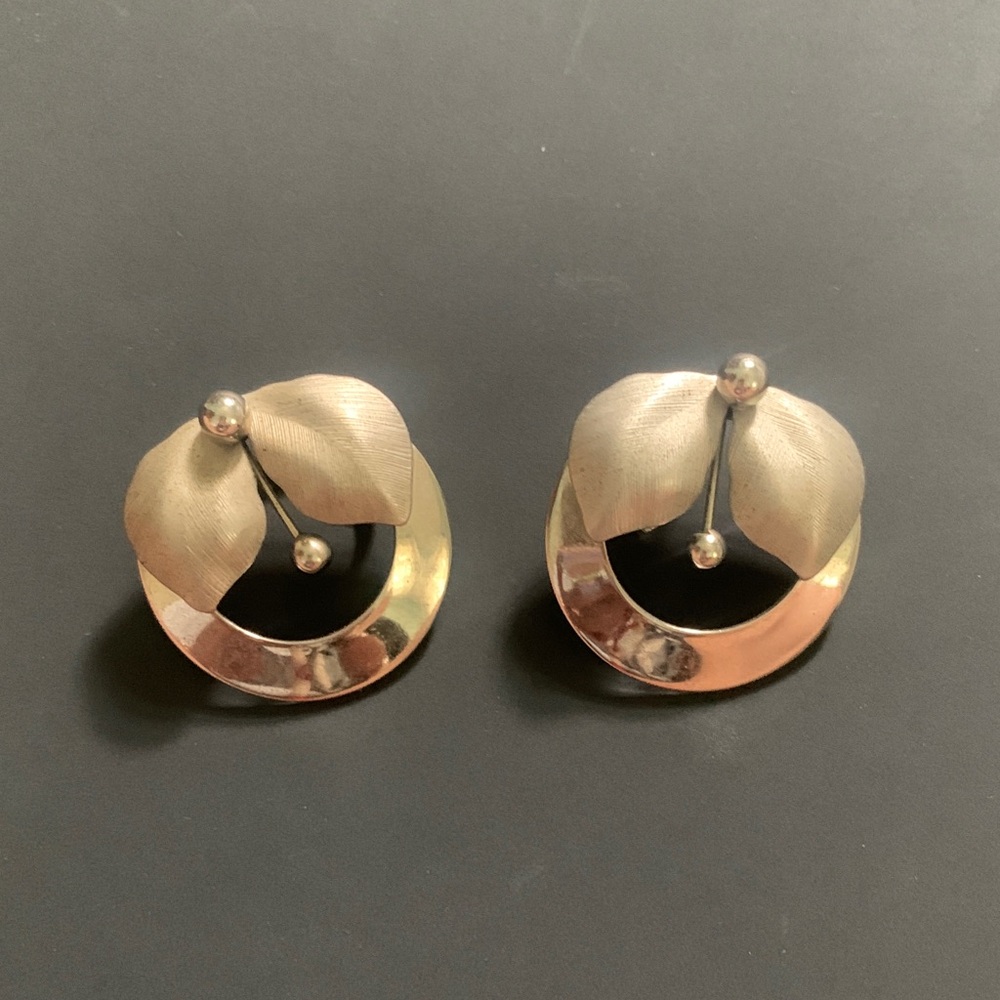 Chic Silver Leaf Earrings